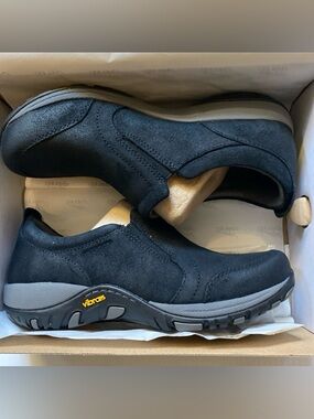 NEW Dansko 3353 Pippy Waterproof Burnished Suede Black Slip-On Vibram Sole - 37